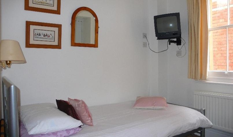 Colebrook Guest House ฟาร์นโบโรห์ ภายนอก รูปภาพ