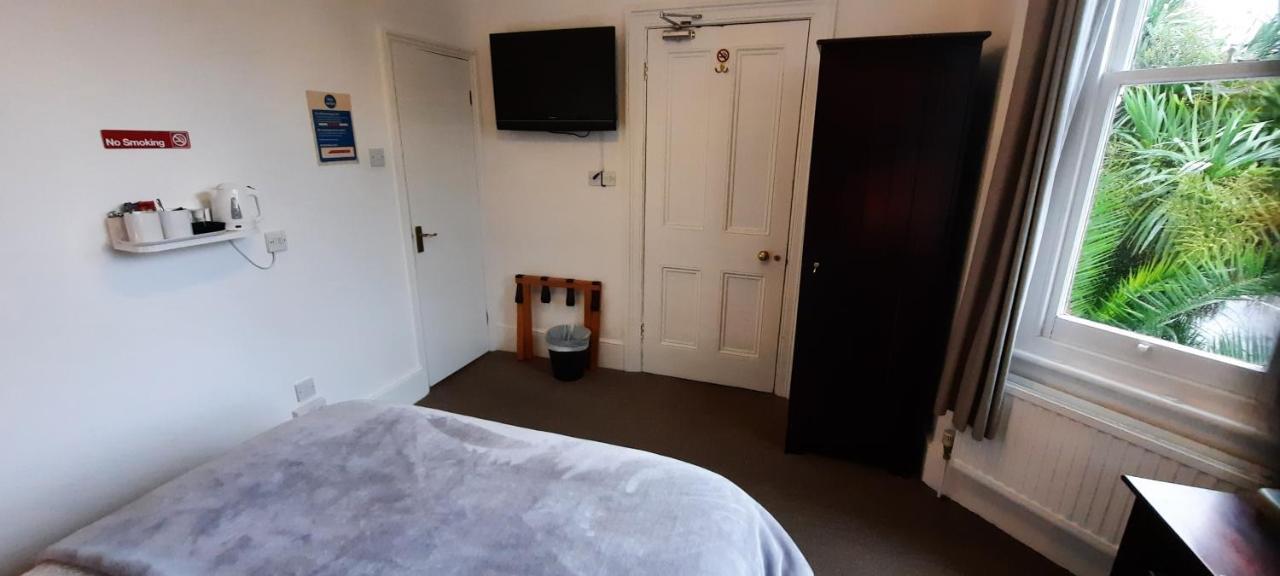 Colebrook Guest House ฟาร์นโบโรห์ ภายนอก รูปภาพ