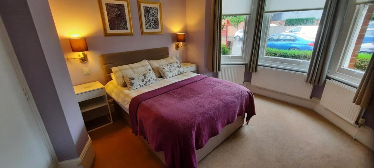 Colebrook Guest House ฟาร์นโบโรห์ ภายนอก รูปภาพ