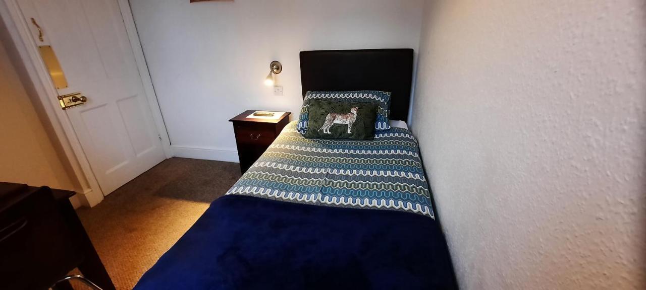 Colebrook Guest House ฟาร์นโบโรห์ ภายนอก รูปภาพ