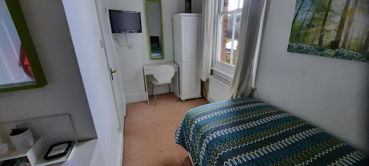 Colebrook Guest House ฟาร์นโบโรห์ ภายนอก รูปภาพ