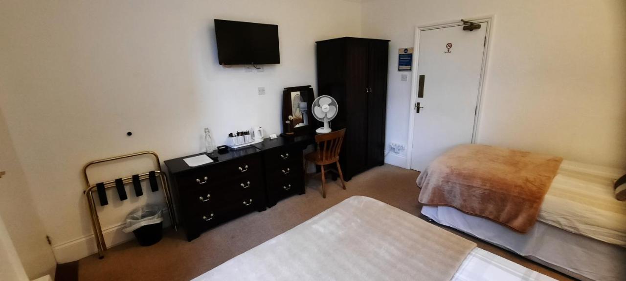 Colebrook Guest House ฟาร์นโบโรห์ ภายนอก รูปภาพ
