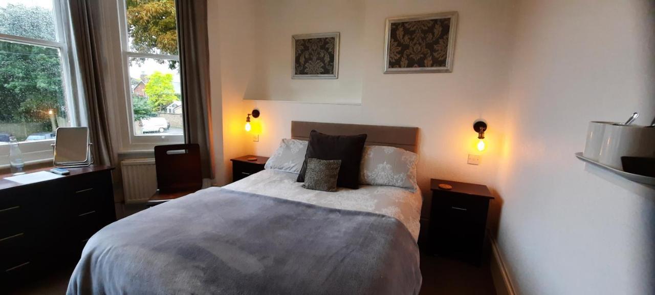 Colebrook Guest House ฟาร์นโบโรห์ ภายนอก รูปภาพ