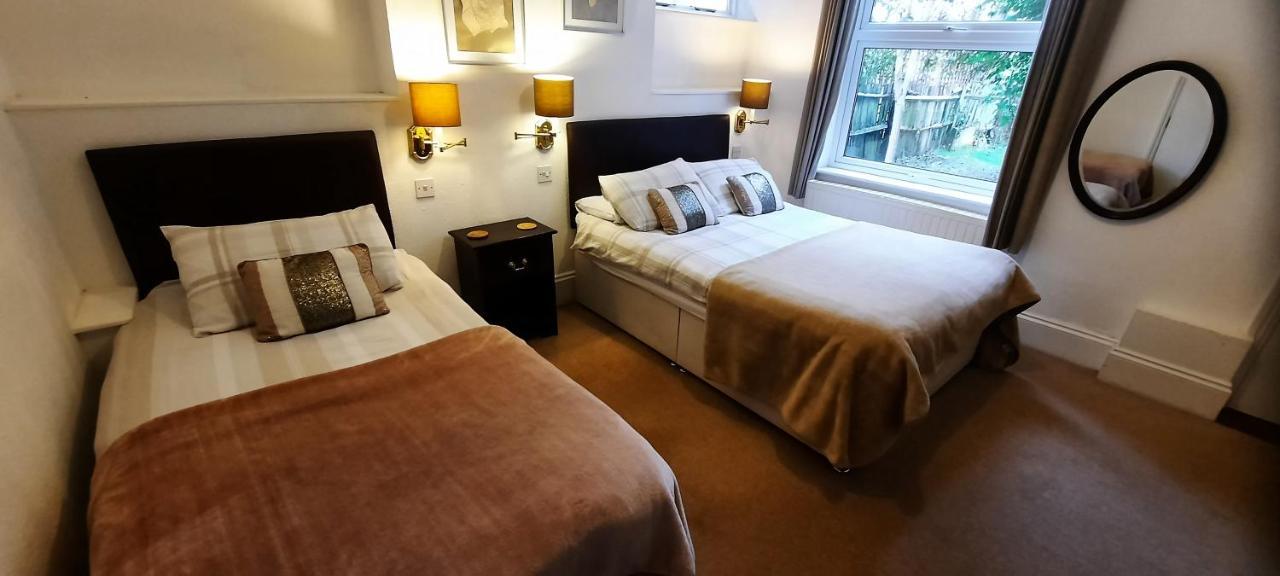 Colebrook Guest House ฟาร์นโบโรห์ ภายนอก รูปภาพ