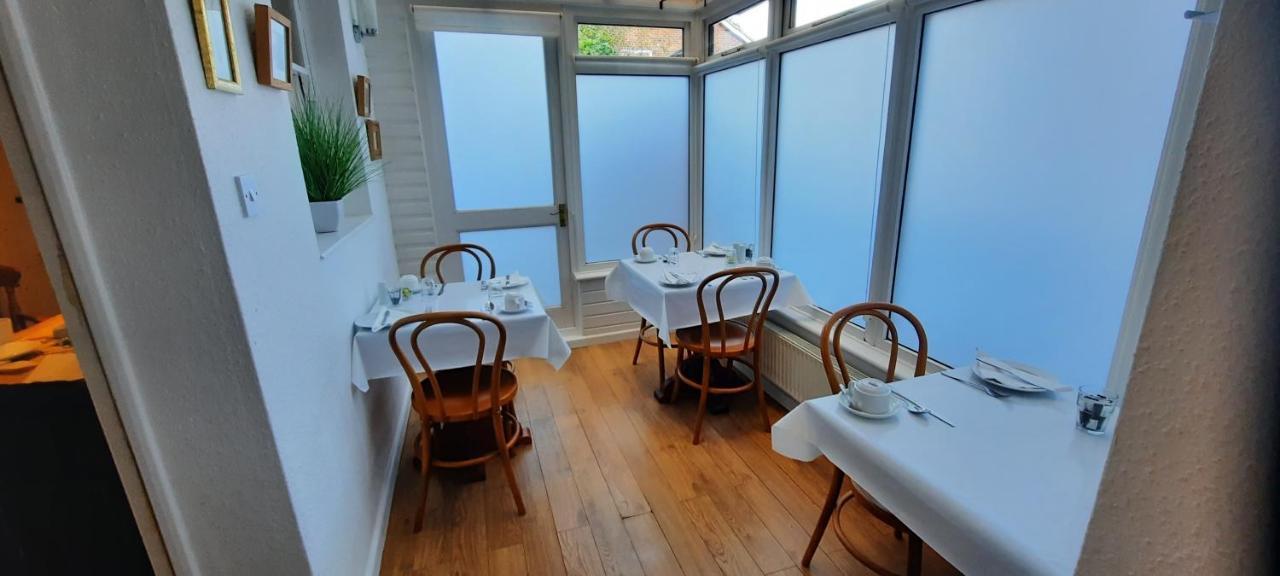 Colebrook Guest House ฟาร์นโบโรห์ ภายนอก รูปภาพ
