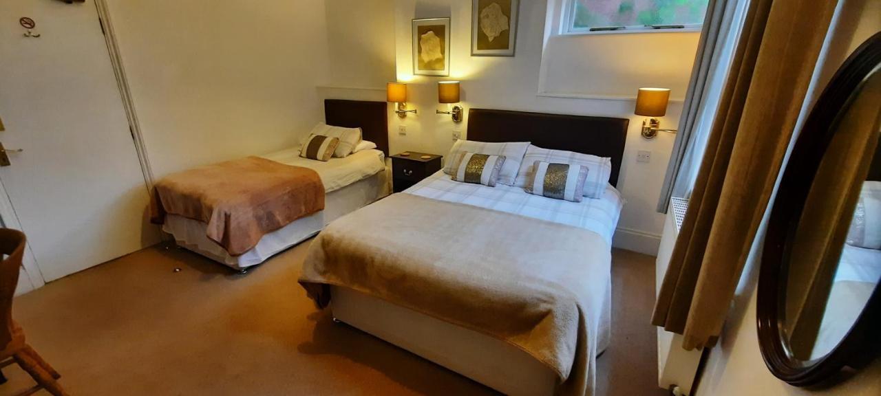 Colebrook Guest House ฟาร์นโบโรห์ ภายนอก รูปภาพ