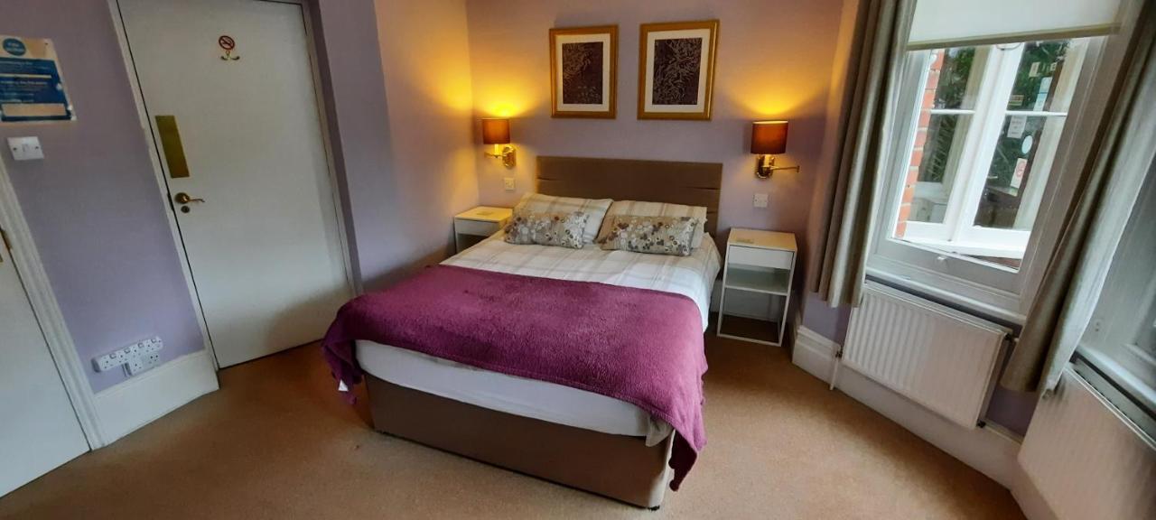 Colebrook Guest House ฟาร์นโบโรห์ ภายนอก รูปภาพ