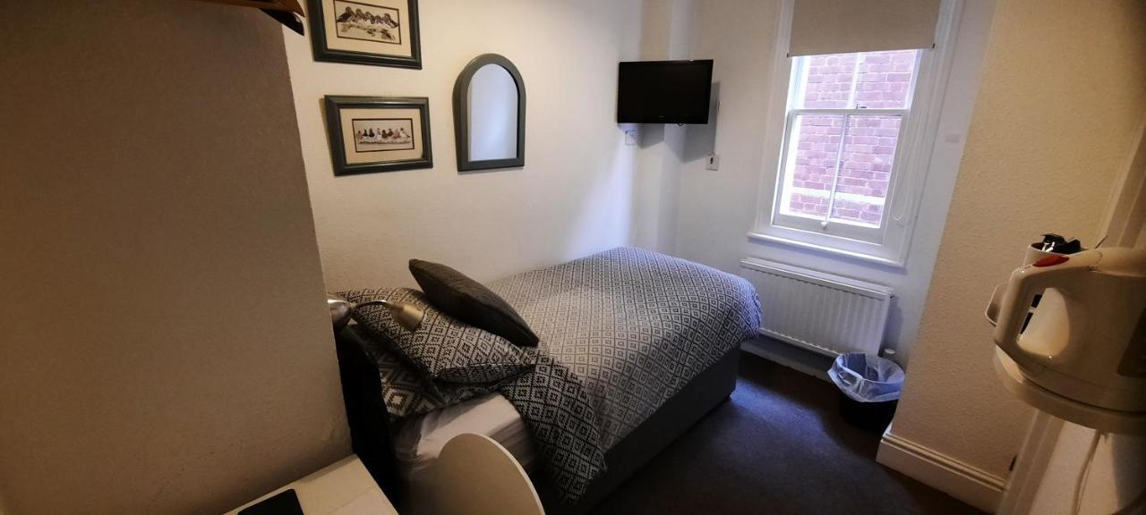 Colebrook Guest House ฟาร์นโบโรห์ ภายนอก รูปภาพ