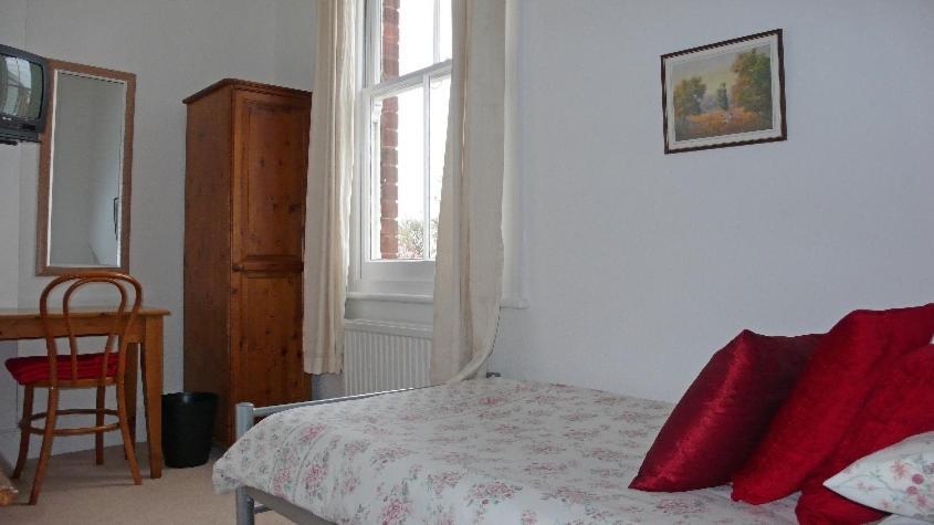 Colebrook Guest House ฟาร์นโบโรห์ ภายนอก รูปภาพ