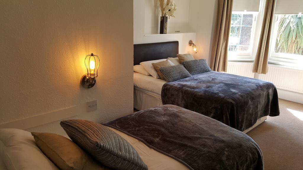 Colebrook Guest House ฟาร์นโบโรห์ ภายนอก รูปภาพ
